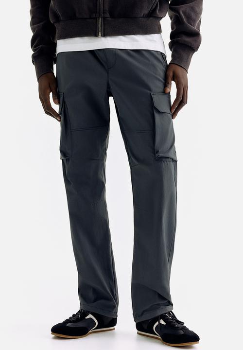 H&M - Regular fit nylon cargo trousers - dark grey