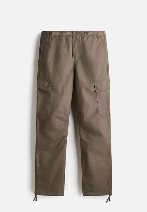 H&M - Regular fit cargo trousers - taupe