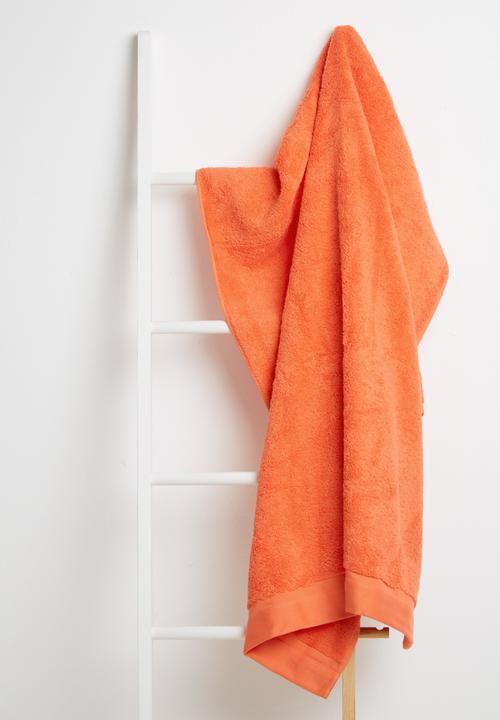 Sixth Floor - Coral bath sheet