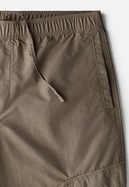 H&M - Regular fit cargo trousers - taupe