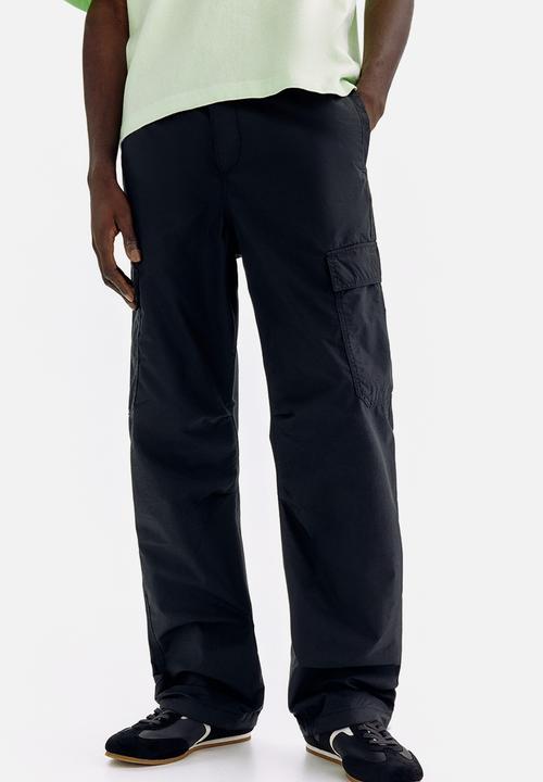 H&M - Regular fit cargo trousers - black