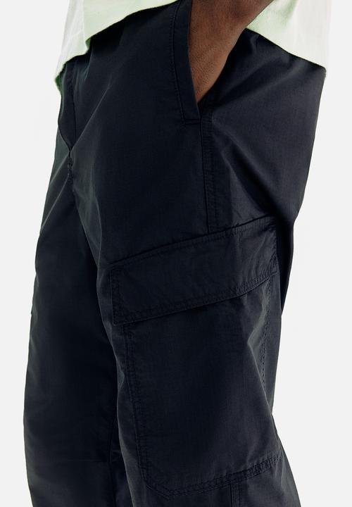 H&M - Regular fit cargo trousers - black