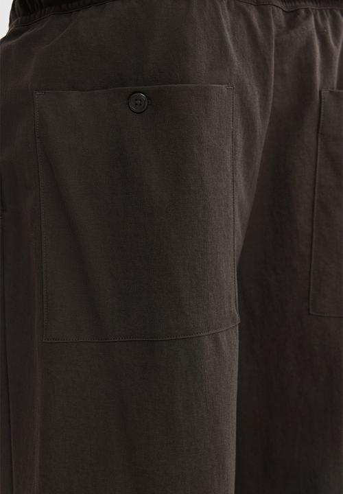 H&M - Regular fit cotton-blend trousers - dark brown
