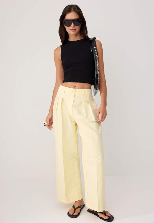 Trendyol - Wardrobe Essentials Cropped Wide-Leg Trousers - Light Yellow