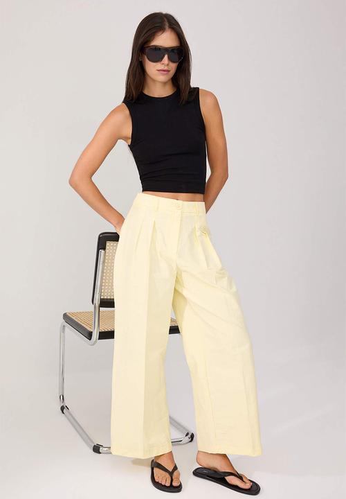 Trendyol - Wardrobe Essentials Cropped Wide-Leg Trousers - Light Yellow
