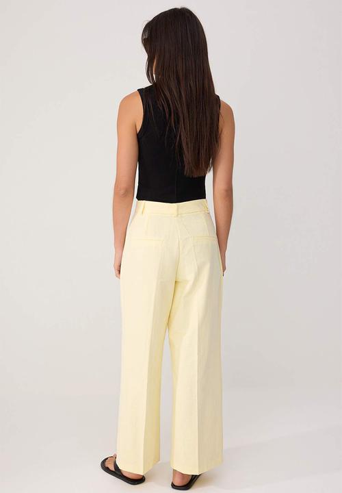 Trendyol - Wardrobe Essentials Cropped Wide-Leg Trousers - Light Yellow