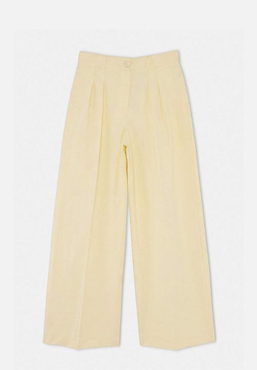 Trendyol - Wardrobe Essentials Cropped Wide-Leg Trousers - Light Yellow