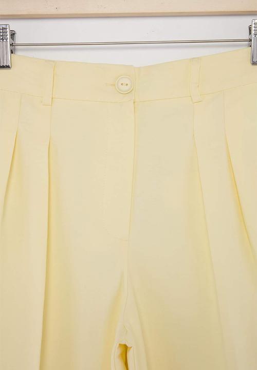 Trendyol - Wardrobe Essentials Cropped Wide-Leg Trousers - Light Yellow