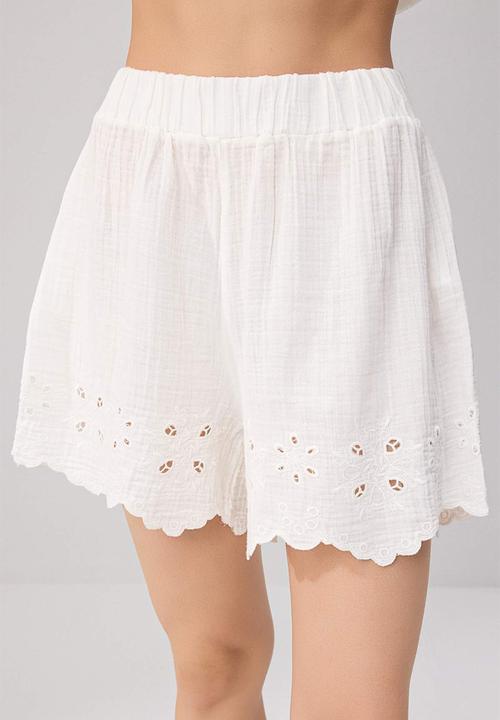Trendyol - Embroidered Lace Detail Shirt and Shorts Set - White