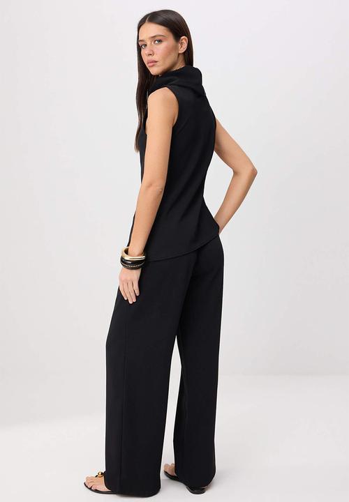 Trendyol - Sleeveless Blouse and Wide-Leg Trousers Set - Black