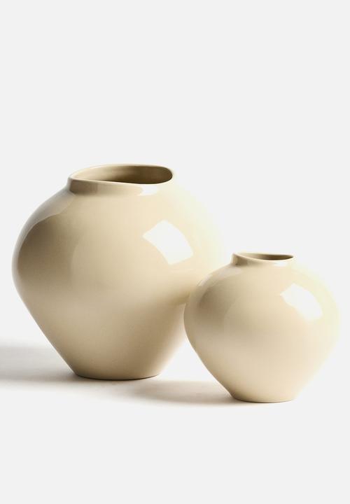 H&M - Irregular stoneware vase - light yellow