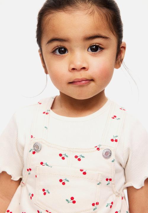 H&M - 2-piece dungaree dress and top set - light beige/cherries