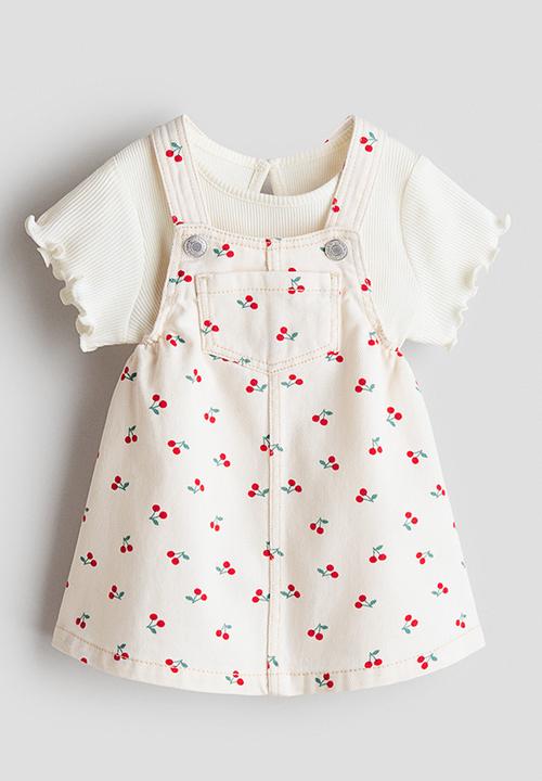 H&M - 2-piece dungaree dress and top set - light beige/cherries