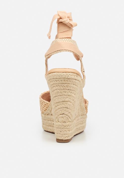 Miss Black - Moniker  raffia platform wedge - natural