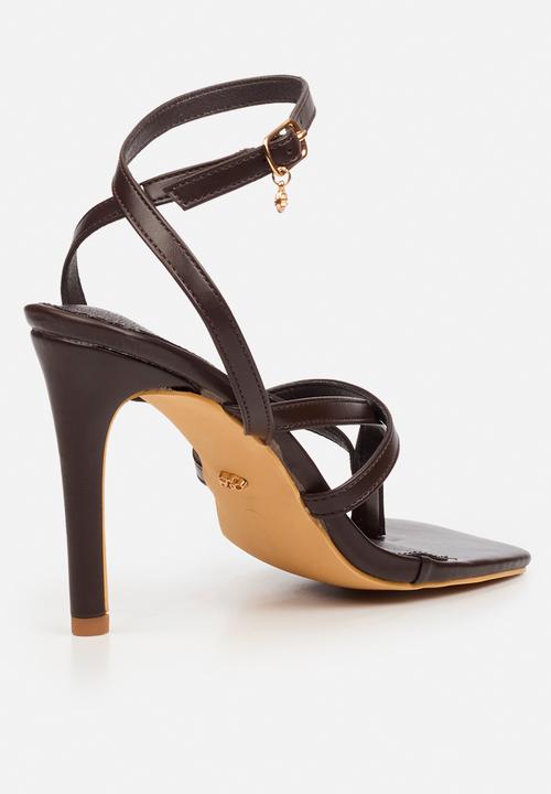 Miss Black - Razz 3 ankle-strap toe thong heel - chocolate