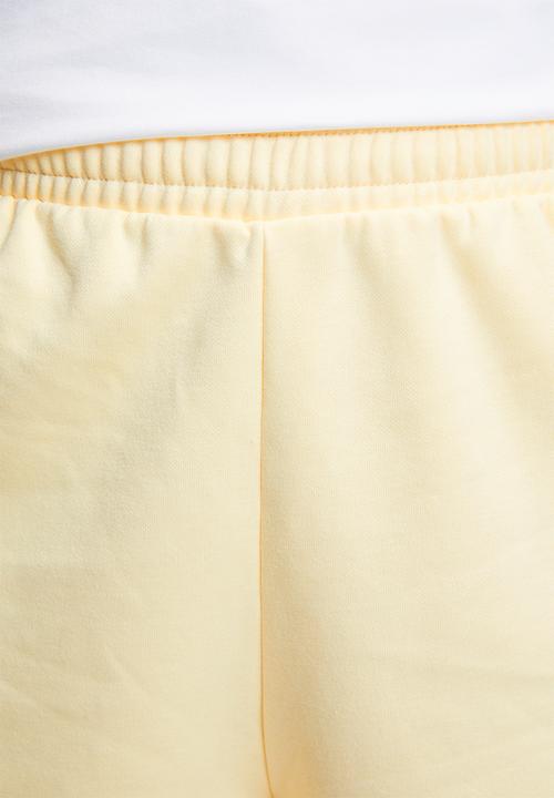 adidas Originals - Ess Shorts W S26 - Warm Vanilla