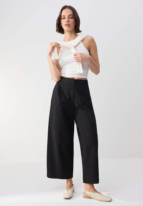 Trendyol - Wardrobe Essentials Wide-Leg Trousers with Pleat Detail - Black