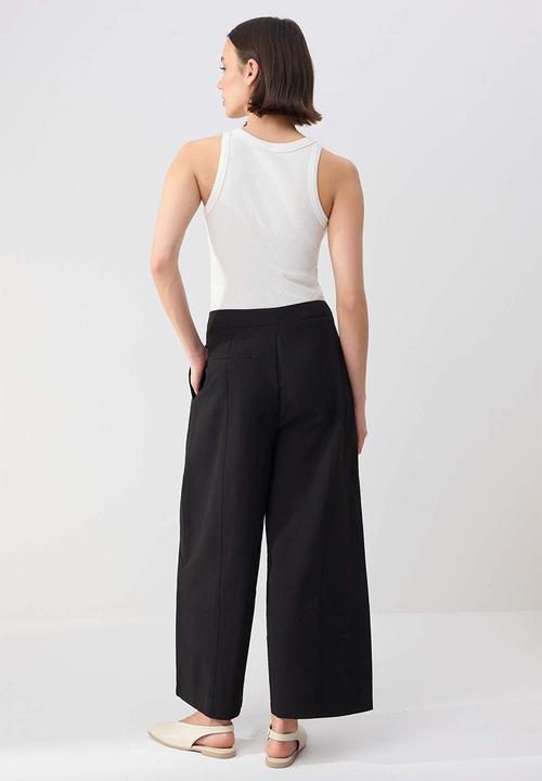 Trendyol - Wardrobe Essentials Wide-Leg Trousers with Pleat Detail - Black