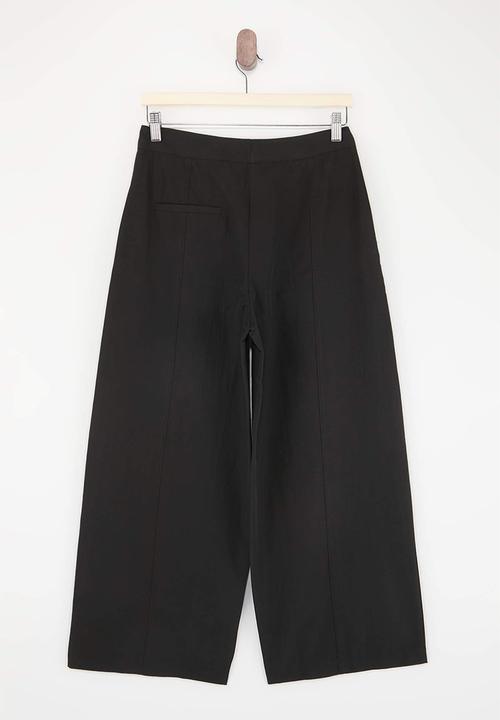 Trendyol - Wardrobe Essentials Wide-Leg Trousers with Pleat Detail - Black