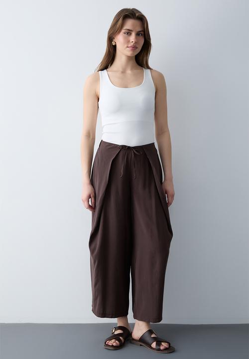 Trendyol - Wide-Leg Trousers with Closure Detail - Brown