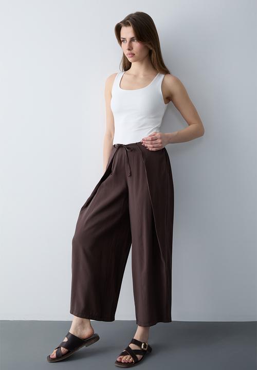 Trendyol - Wide-Leg Trousers with Closure Detail - Brown