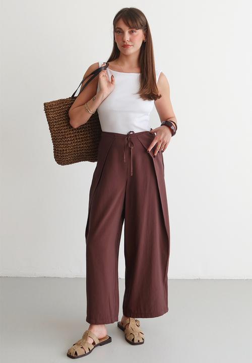 Trendyol - Wide-Leg Trousers with Closure Detail - Brown
