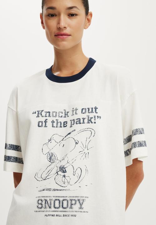 Cotton On - The Lcn Boxy Graphic Tee - Lcn Pea Snoopy Knock It Out/Vintage White