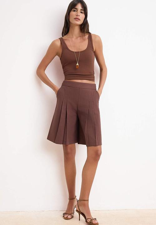 Trendyol - Pleated Linen-Look Bermuda Shorts - Brown