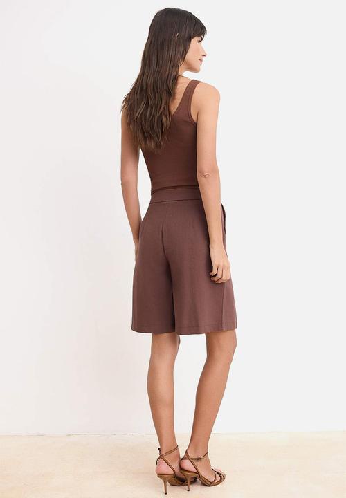 Trendyol - Pleated Linen-Look Bermuda Shorts - Brown
