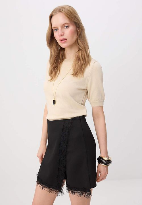 Trendyol - Lace Detail Regular-Waist Knit Shorts - Black