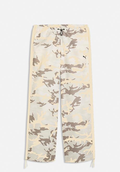 PUMA - Street Glam Relaxed Camo Woven Pants Op - Buttercream-Aop