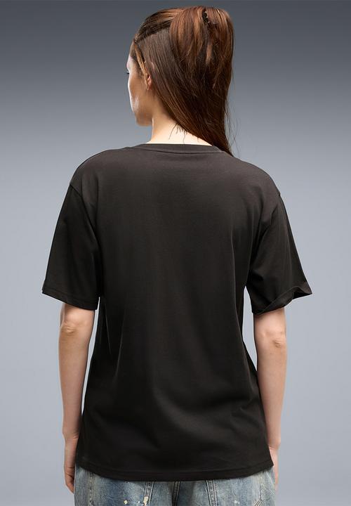 PUMA - Graphics Relaxed Charm Tee - Puma Black