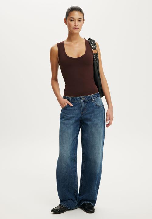 Cotton On - Hold Me V Neck Tank - Dark Oak