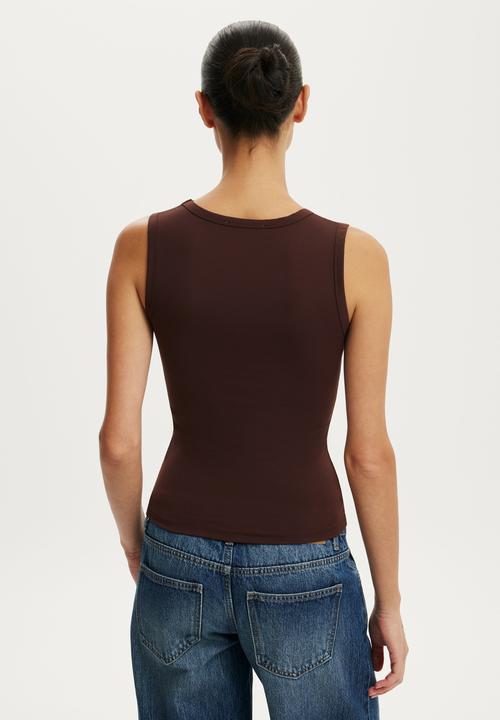 Cotton On - Hold Me V Neck Tank - Dark Oak