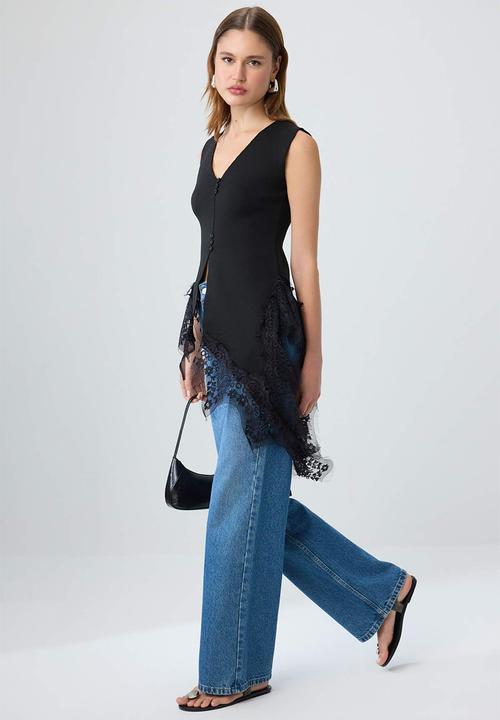 Trendyol - V-Neck Lace Detail Knit Blouse - Black