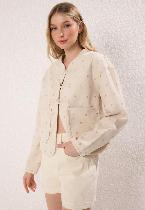 Trendyol - Sustainable Heart Embroidered Denim Jacket - Ecru
