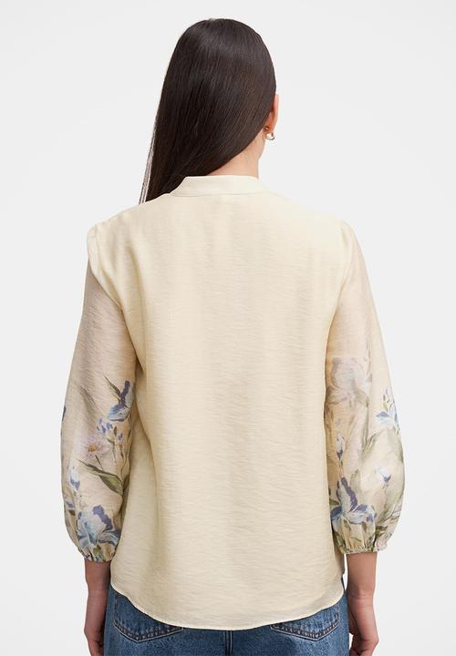 Forever New - Dolly placement print blouse in light halifax floral