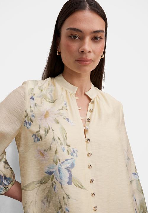 Forever New - Dolly placement print blouse in light halifax floral