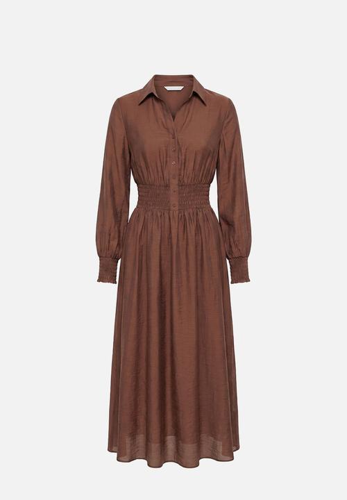 Forever New - Elissa shirred waist midi dress in shaved chocolate