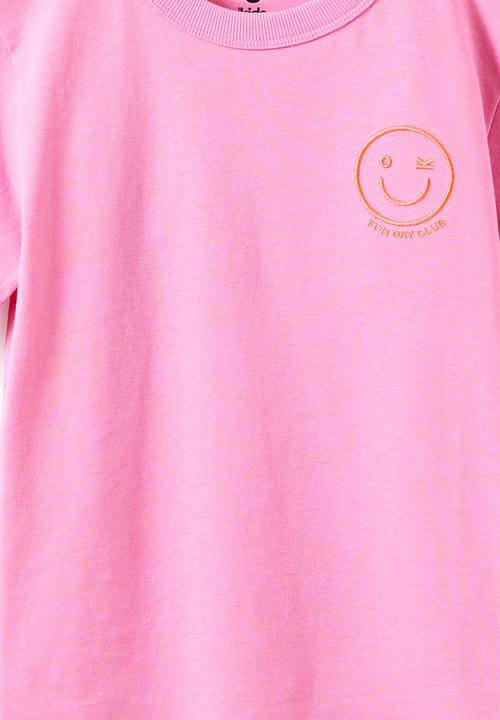 Cotton On - Essential Short Sleeve Graphic Tee - Strawberry Milk Washed/Funday