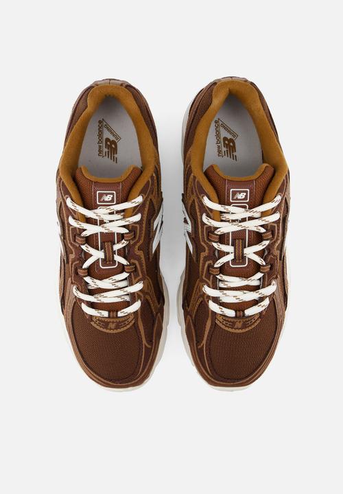 New Balance  - 740 - brown