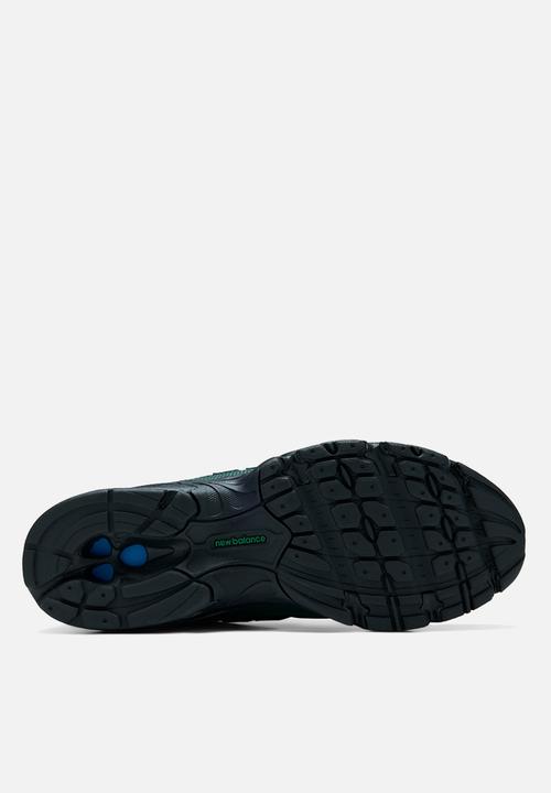New Balance  - 740 - black