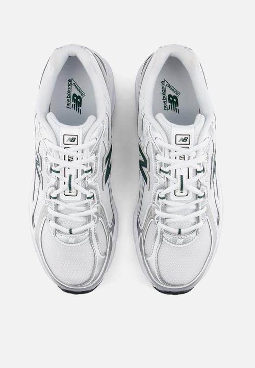 New Balance  - 740
