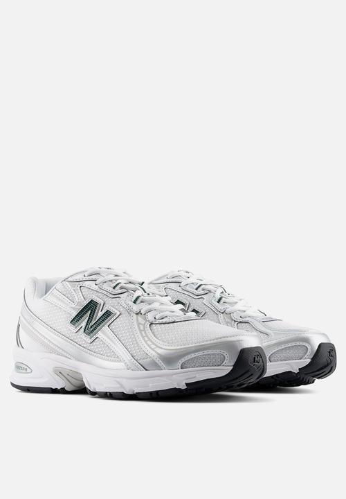 New Balance  - 740