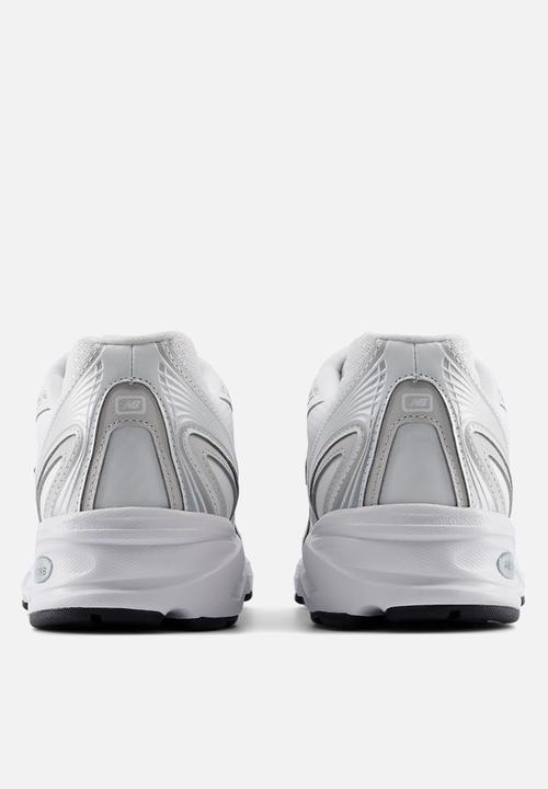 New Balance  - 740