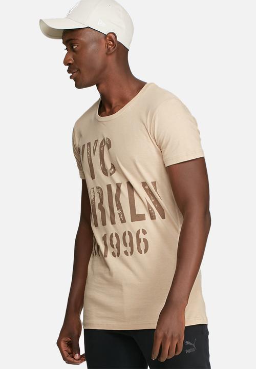 basicthread - Graphic scoop tee