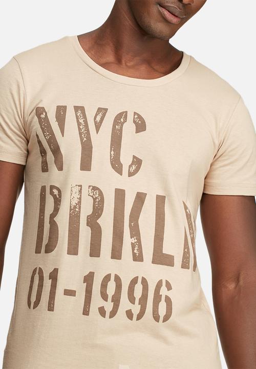 basicthread - Graphic scoop tee