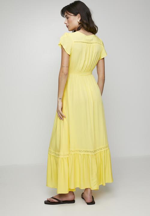Stella Morgan - Cap Sleeve With Flutter V-Neck Button Through Maxi Plain Colour Maxi Dress With Ladder Lace Trim - Yellow