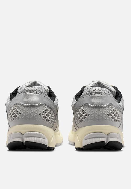 Nike - Nike Zoom Vomero 5