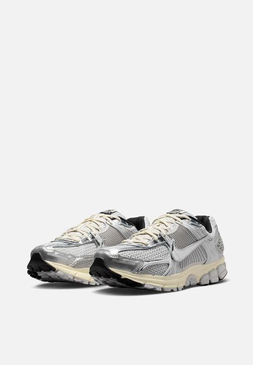 Nike - Nike Zoom Vomero 5
